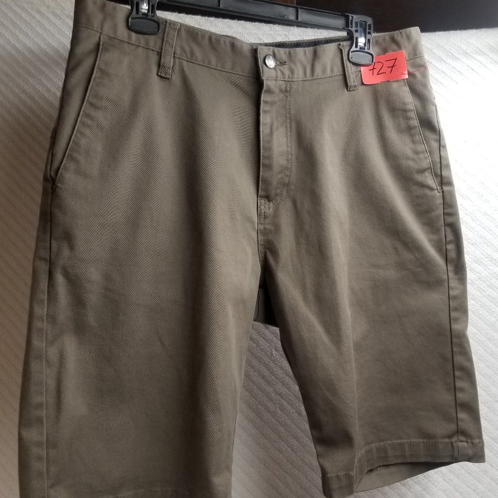 727  Volcom 32w Chino Shorts